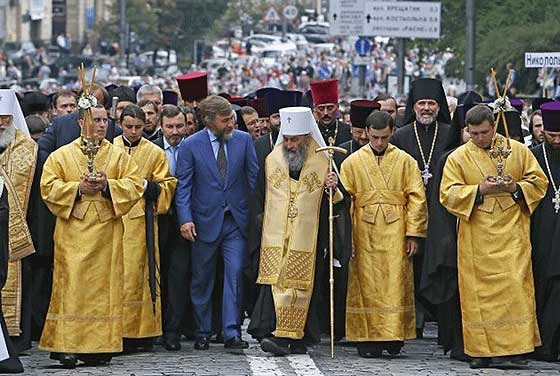 Новінський на чолі Хресної ходи